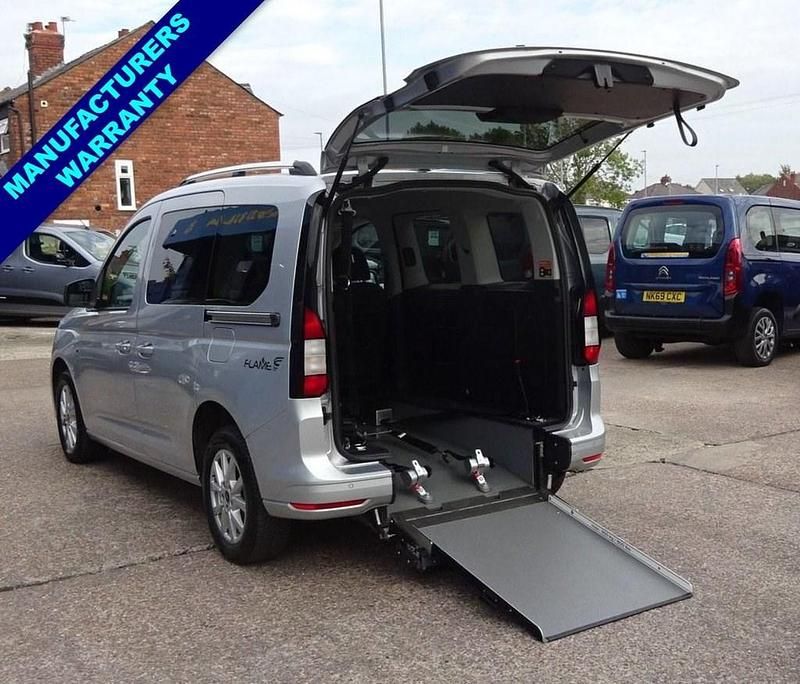 Used Ford Tourneo Connect Titanium 122 HP (89 kW) 2023 Silver MPV