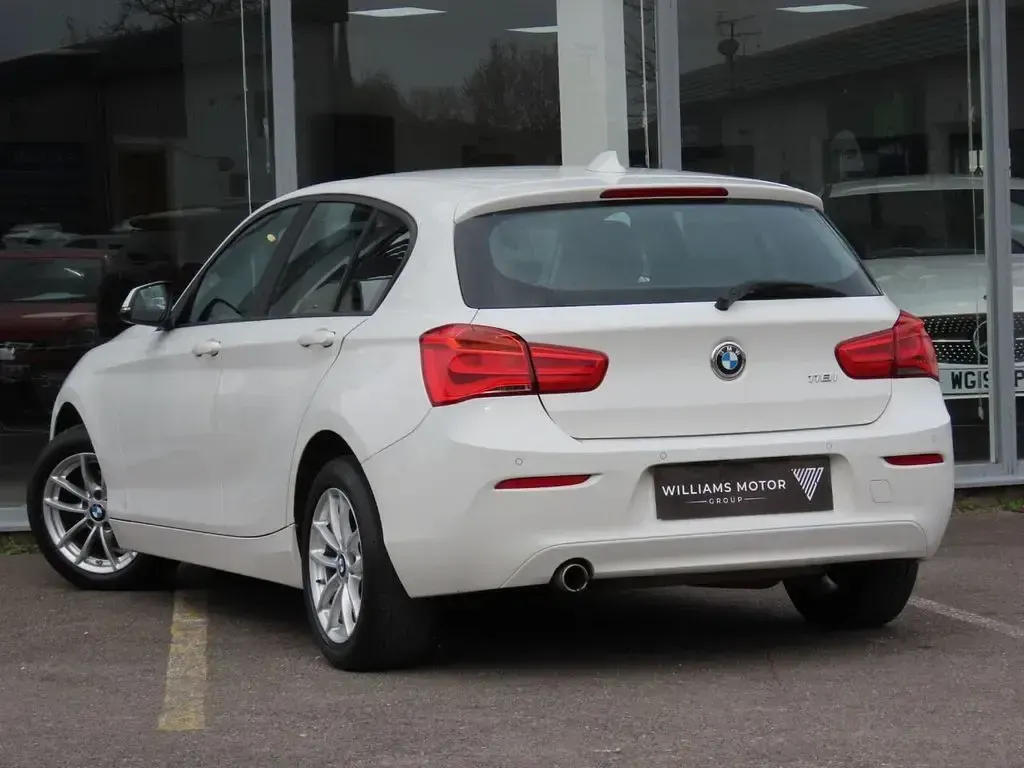 Usado BMW 118 Comfort Edition 136 HP (100 kW) 2019 Branco Citadino