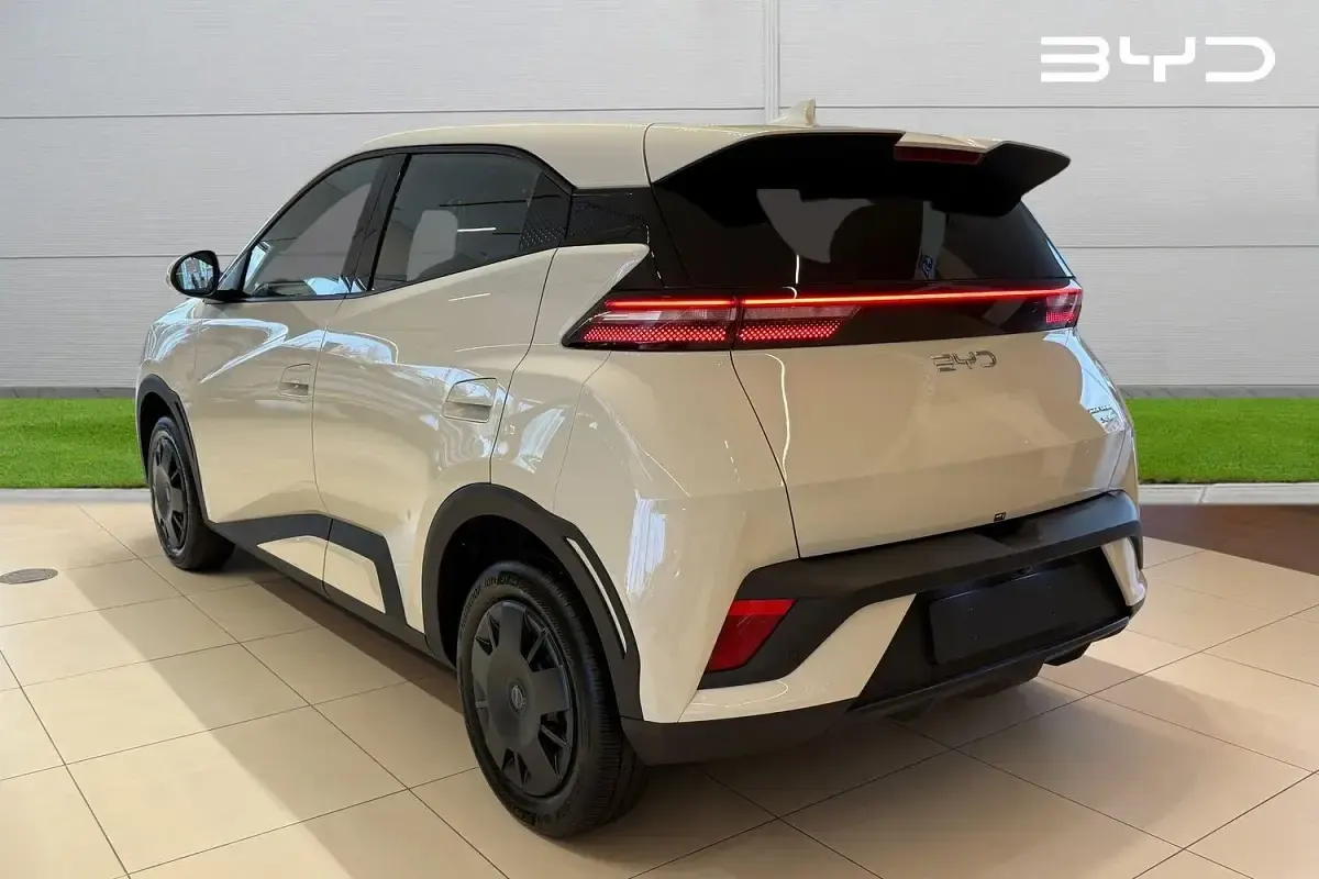 Nuevo BYD Dolphin Active 64 kW (88 CV) 2026 Blanco Utilitario