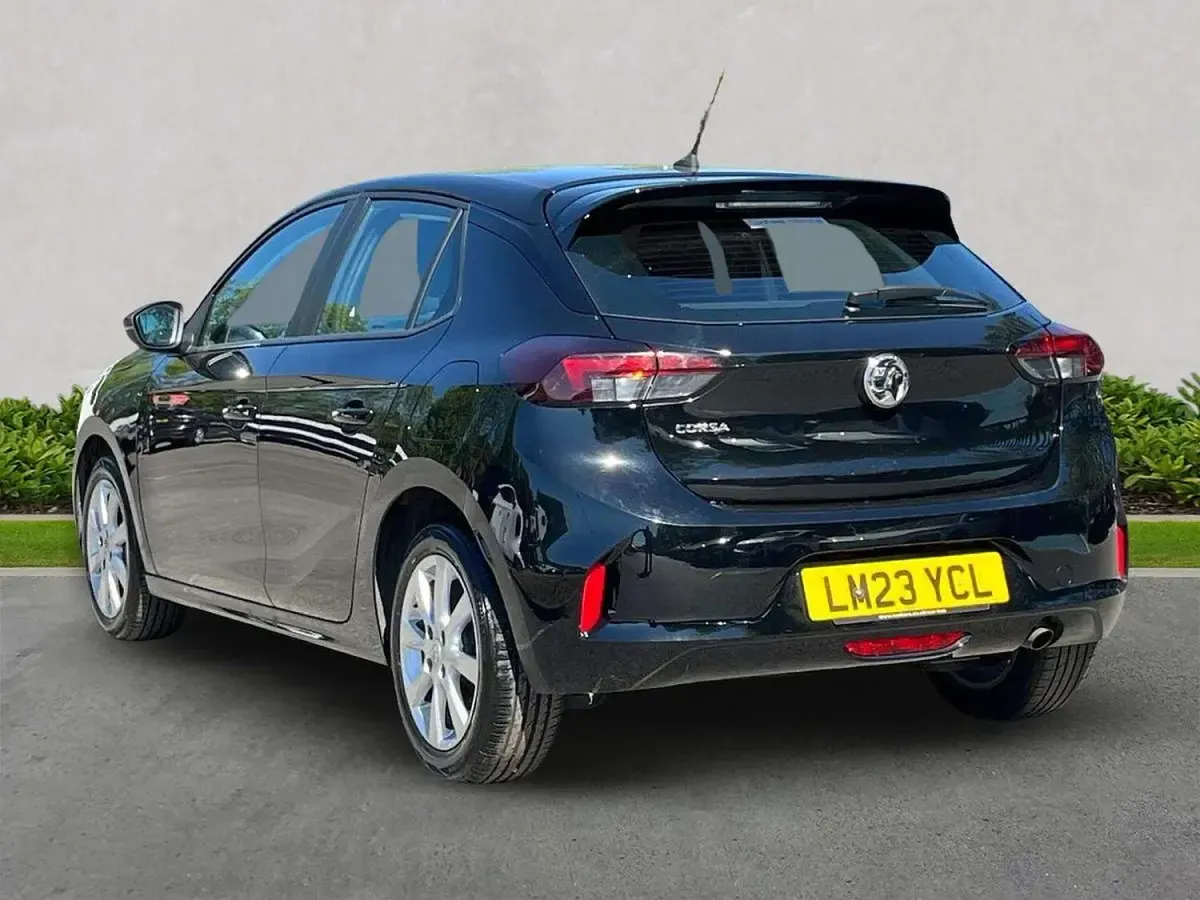 Begagnad Vauxhall Corsa Design Edition 100 HK (73 kW) 2023 Svart Halvkombi
