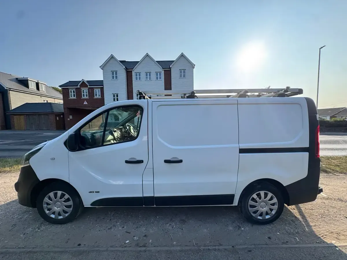 Used Vauxhall Vivaro 90 HP (66 kW) 2014 White MPV