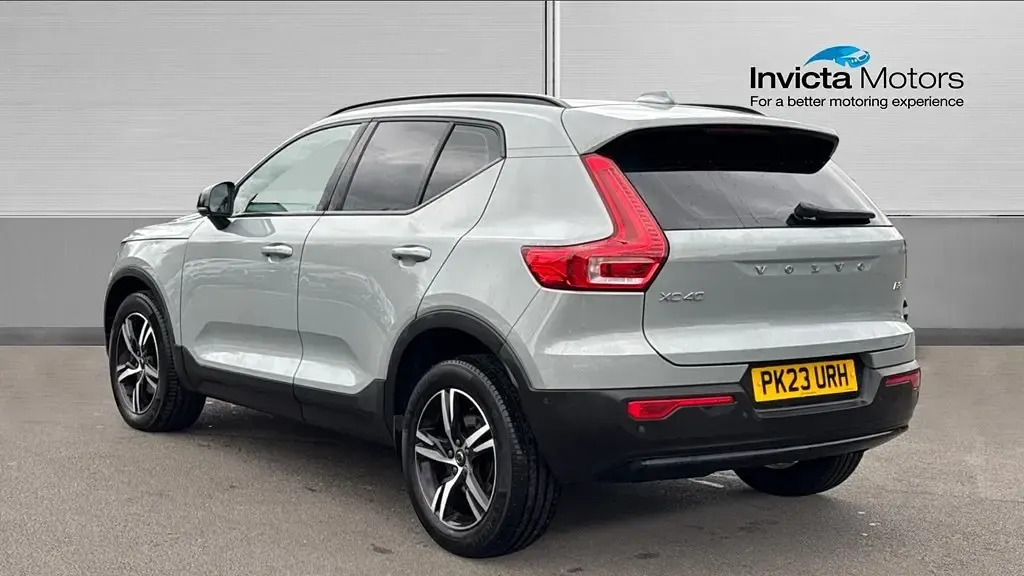 Usado Volvo XC40 Plus 163 HP (119 kW) 2023 Cinzento SUV