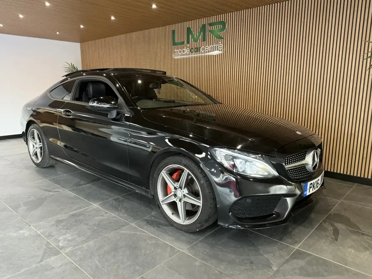 Käytetty Mercedes C220 AMG line 170 HP (125 kW) 2016 Musta Coupe - kaksiovinen