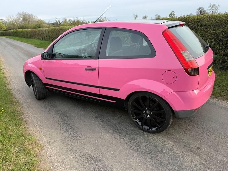 Used Ford Fiesta Finesse 74 HP (54 kW) 2005 Pink Hatchback