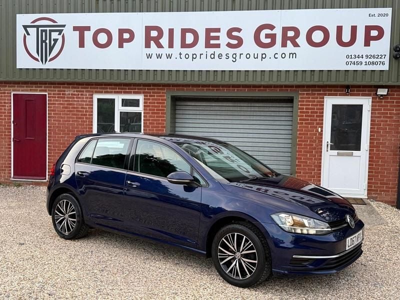 Blue Used 2017 VW Golf VII SE Hatchback | £14,399 (Fair price) - Image 1/4