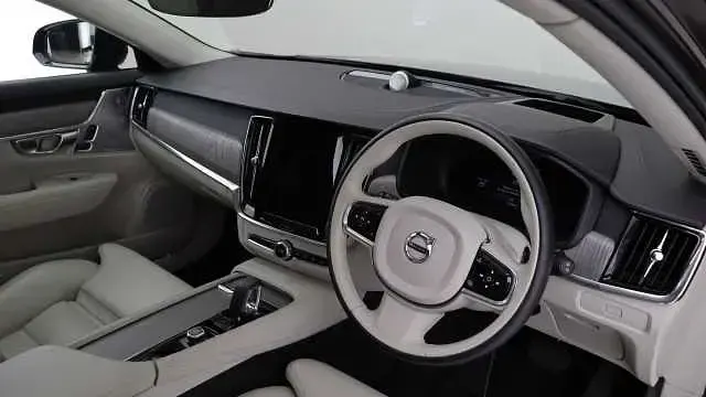 Second-hand Volvo V90 Ultimate 250 CP (183 kW) 2024 Gri Break
