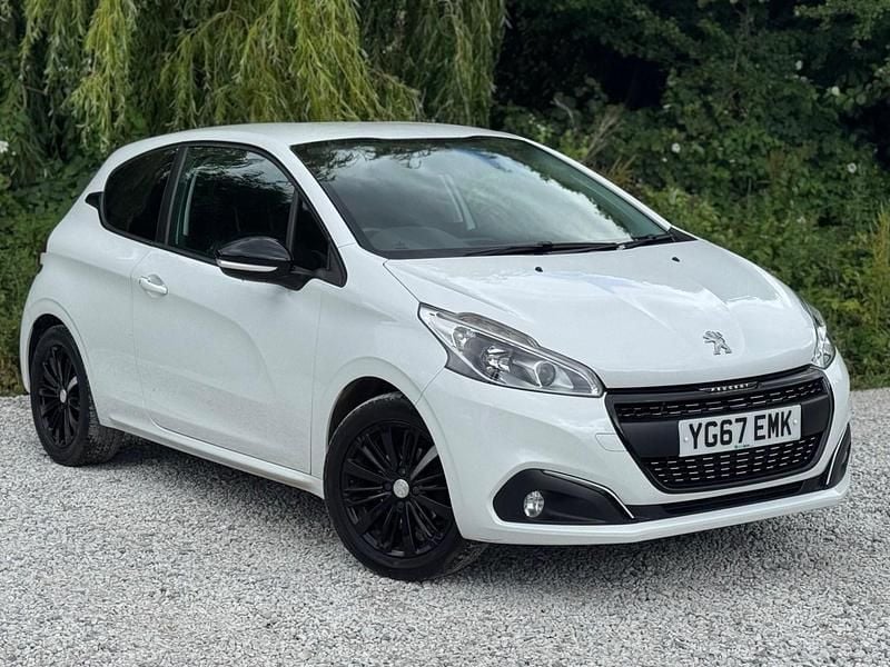 White Used 2017 Peugeot 208 Hatchback | £4,245 (Good price) - Image 1/4