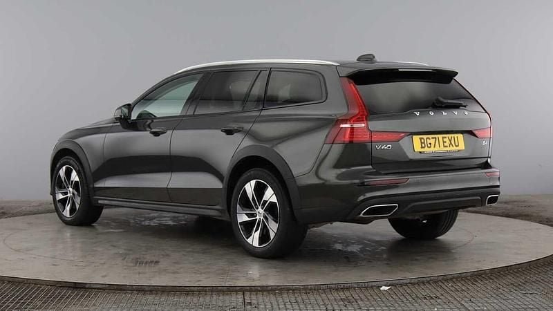 Usado Volvo V60 CC 2022 Cinzento Carrinha