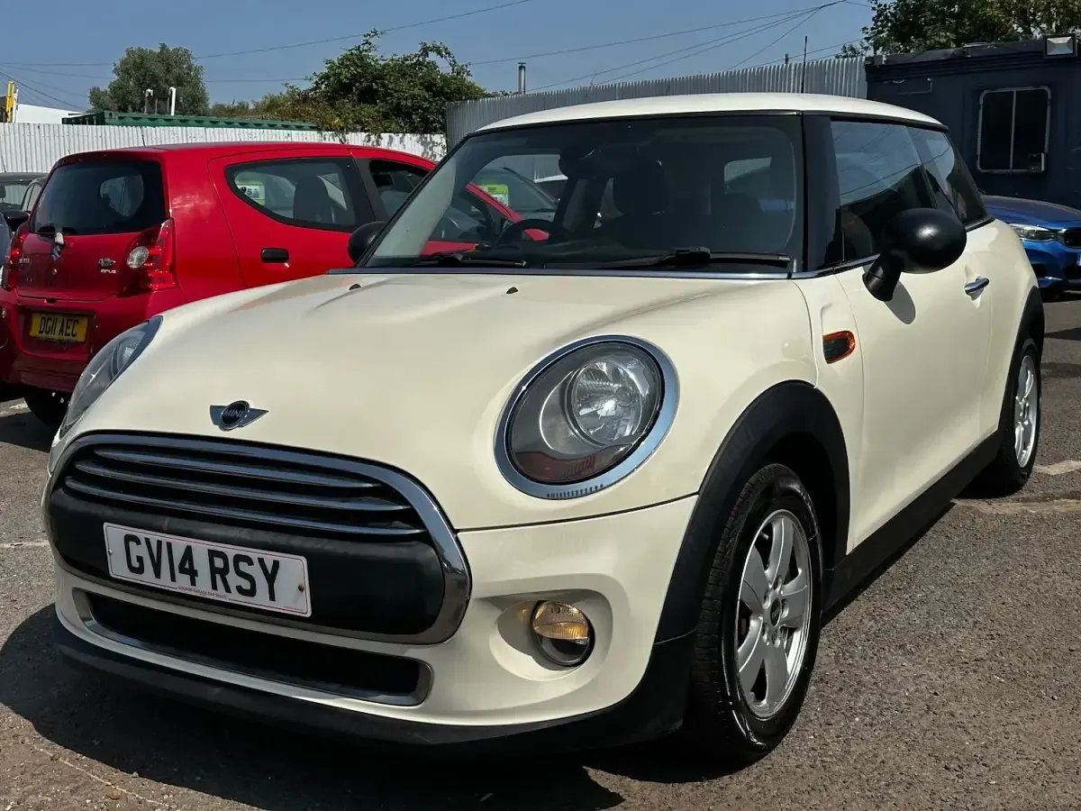 Used Mini ONE Hatch 102 HP (75 kW) 2014 White Hatchback