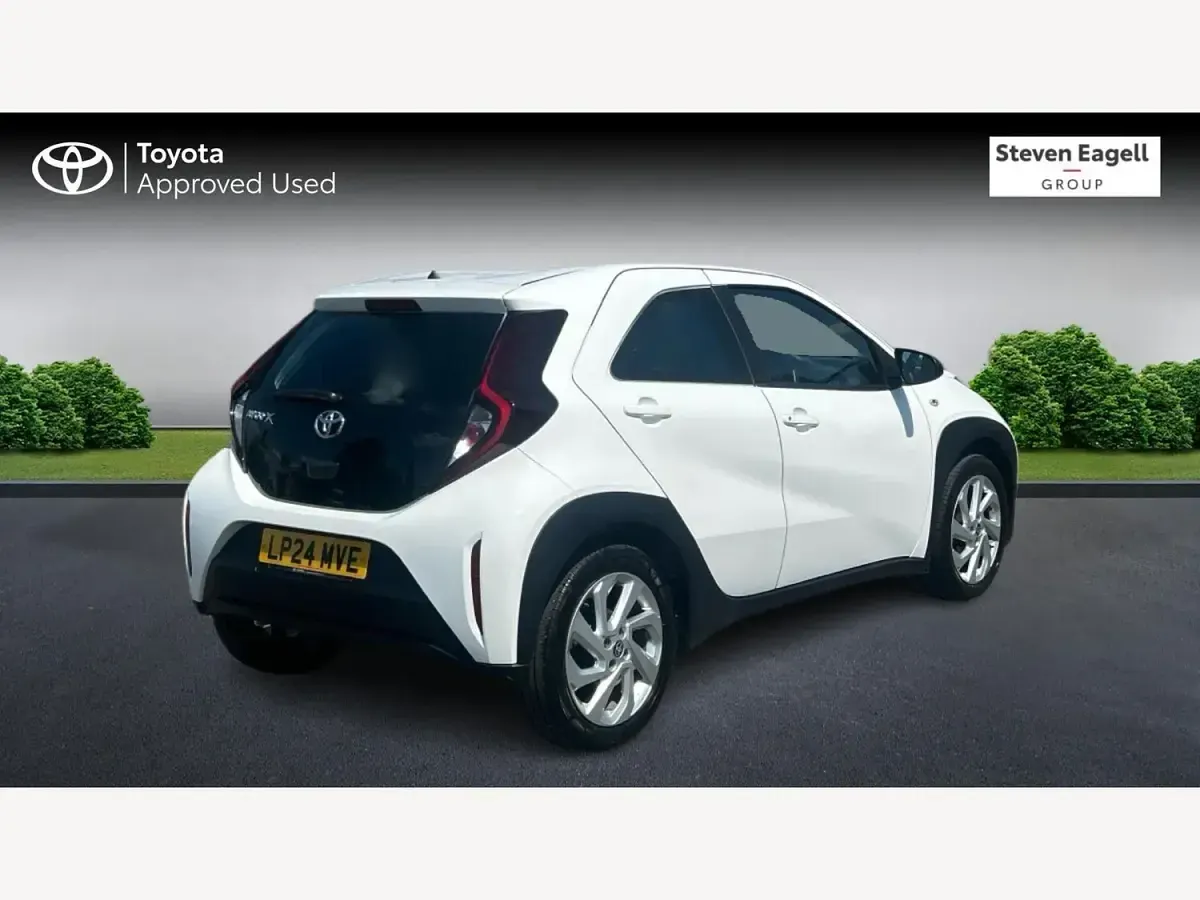 Used Toyota Aygo X PURE 72 HP (52 kW) 2024 White SUV