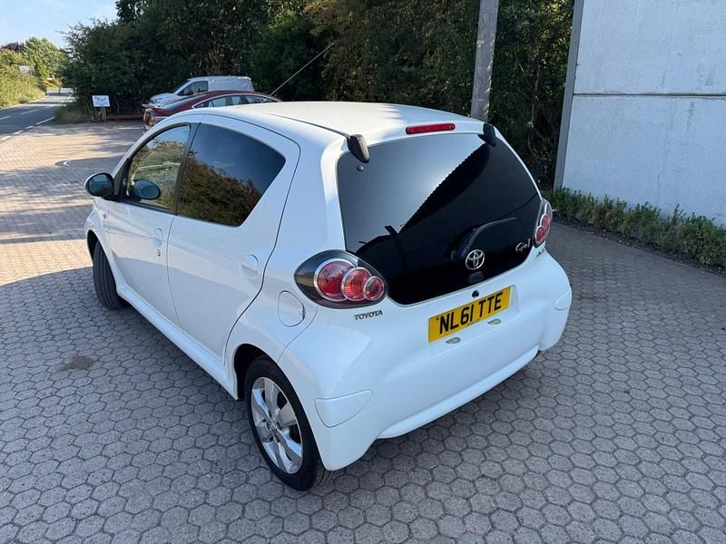 Used Toyota Aygo 2011 White Hatchback