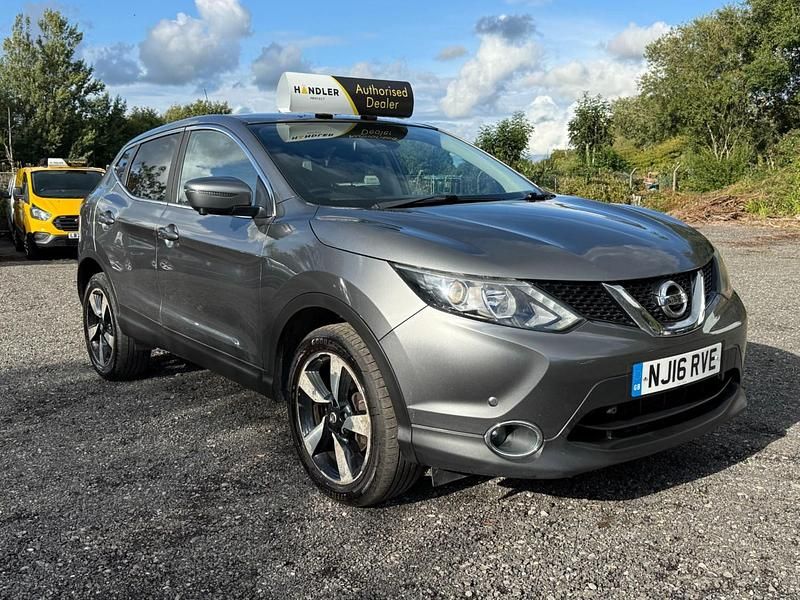 Grey Used 2016 Nissan Qashqai N-Connecta SUV | £5,995 (Fair price) - Image 1/4