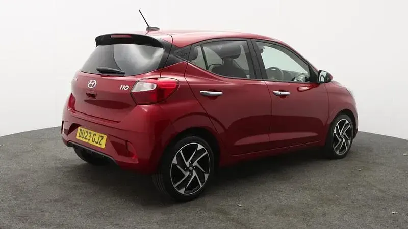 Używany Hyundai i10 Premium 84 KM (61 kW) 2023 Czerwony Hatchback