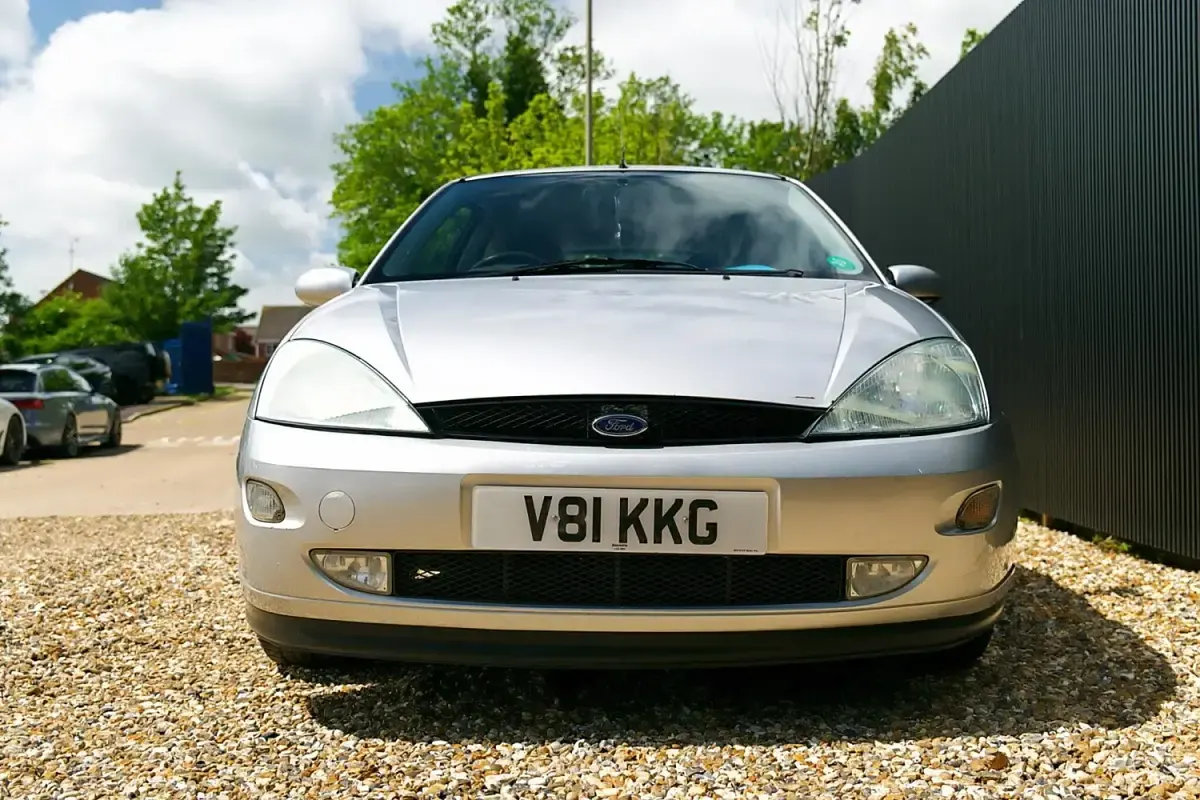Used Ford Focus Zetec 100 HP (73 kW) 1999 Silver Hatchback