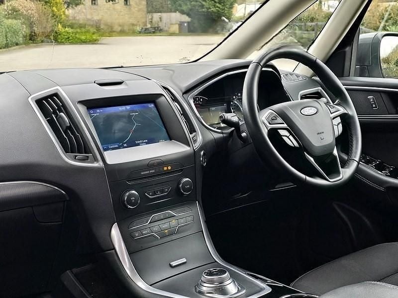 Begagnad Ford Galaxy Titanium 190 HK (139 kW) 2022 Grå Minibuss