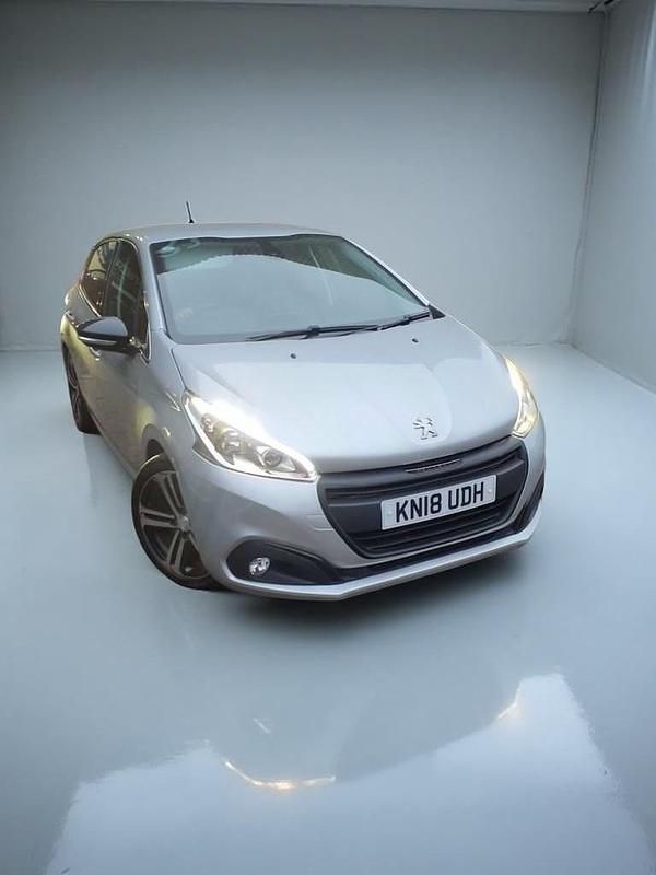 Used Peugeot 208 GT-line 100 HP (73 kW) 2018 Silver Hatchback