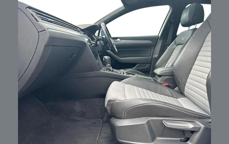 Used VW Passat R-line 147 HP (108 kW) 2017 White Sedan