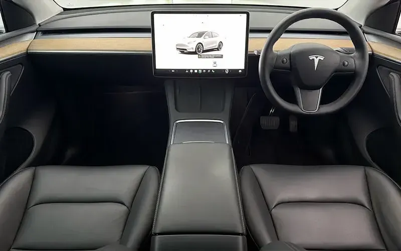 Used Tesla Model Y Long Range AWD 378 kW (514 HP) 2022 White SUV