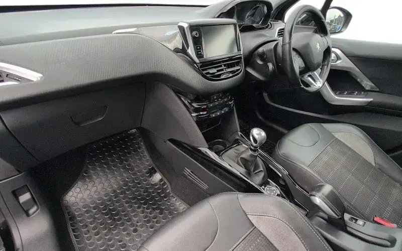 Used Peugeot 2008 Allure Premium 110 HP (80 kW) 2019 Black SUV