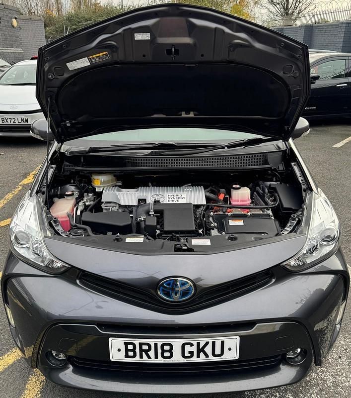 Used Toyota Prius+ 136 HP (100 kW) 2025 Grey MPV