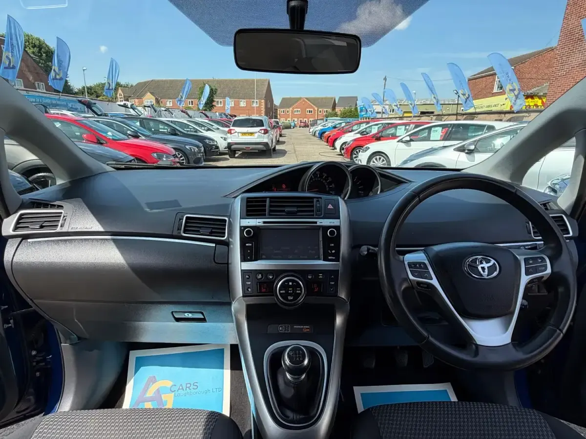 Used Toyota Verso 2016 Blue MPV