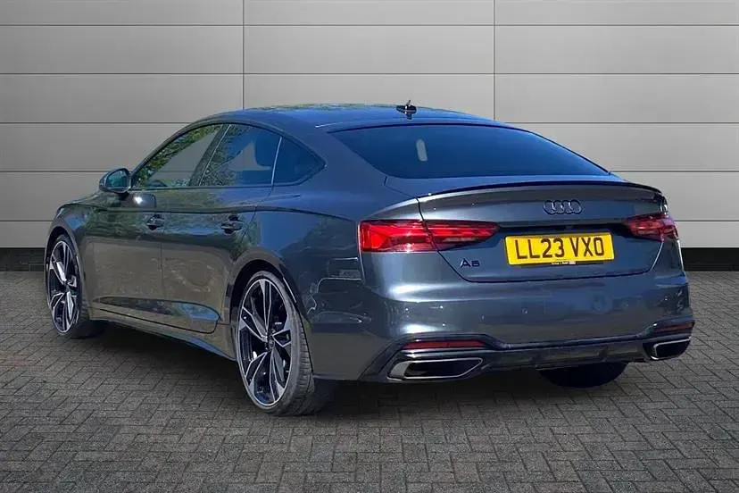 Begagnad Audi A5 Black Edition 150 HK (110 kW) 2023 Grå Sportkupé
