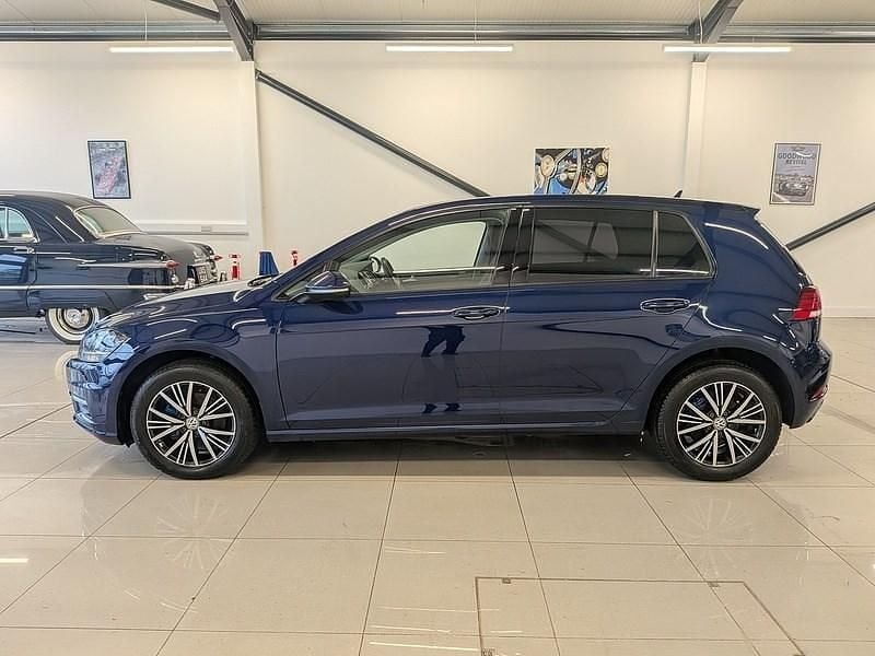 Used VW Golf VII SE 115 HP (84 kW) 2018 Blue Hatchback