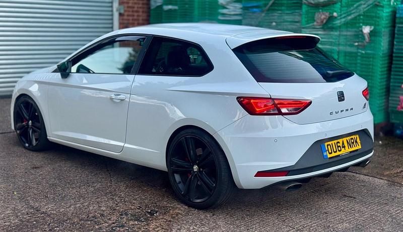 Used Seat Leon CUPRA 2014 White Hatchback