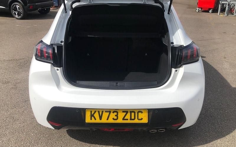 Used Peugeot 208 Allure+ 131 HP (96 kW) 2023 White Hatchback