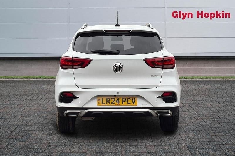 Used MG ZS Exclusive 111 HP (81 kW) 2024 White Hatchback