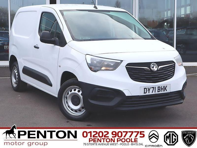 Used Vauxhall Combo 100 HP (73 kW) 2021 White MPV