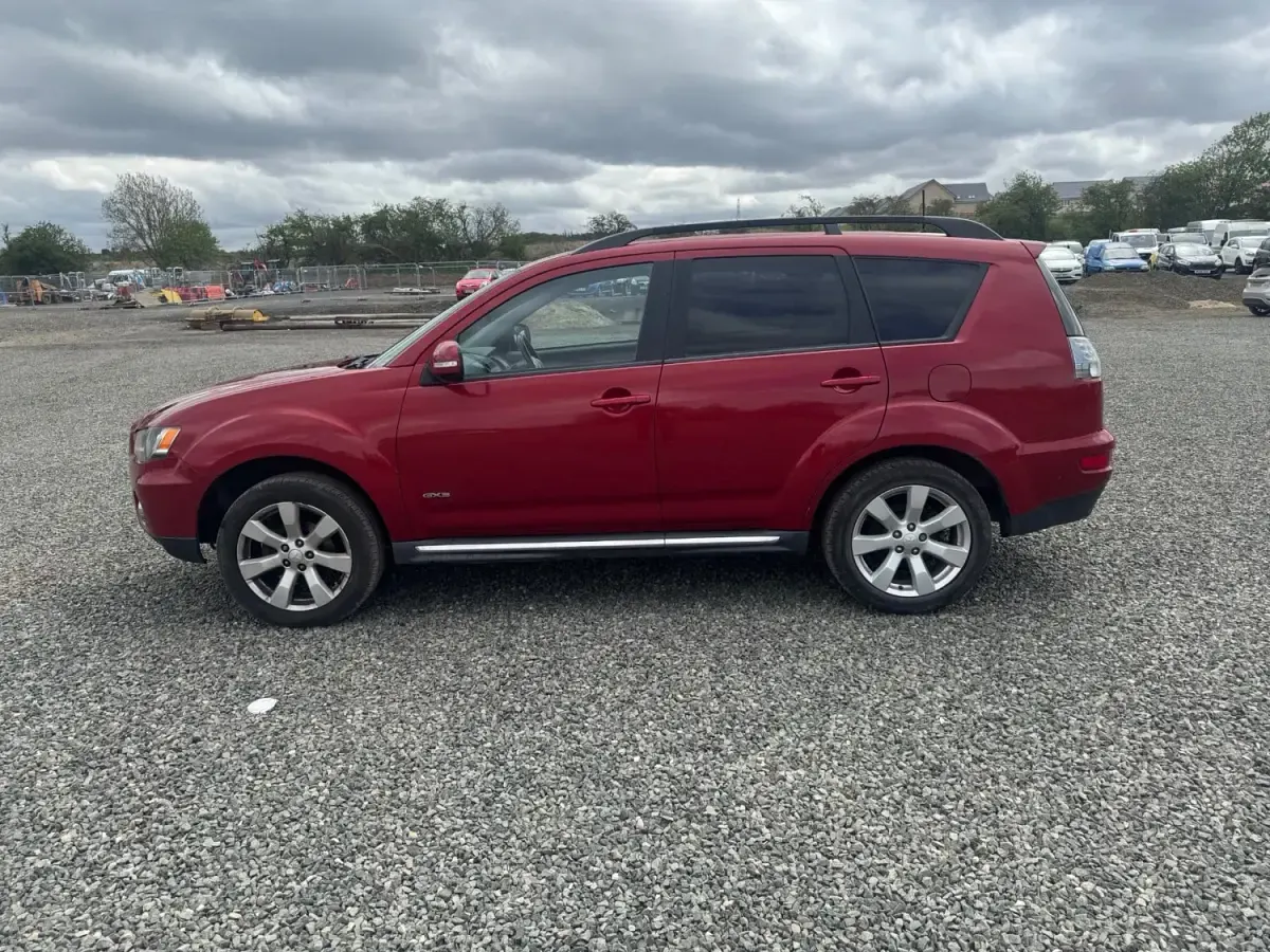 Usado Mitsubishi Outlander 174 HP (127 kW) 2012 Vermelho SUV