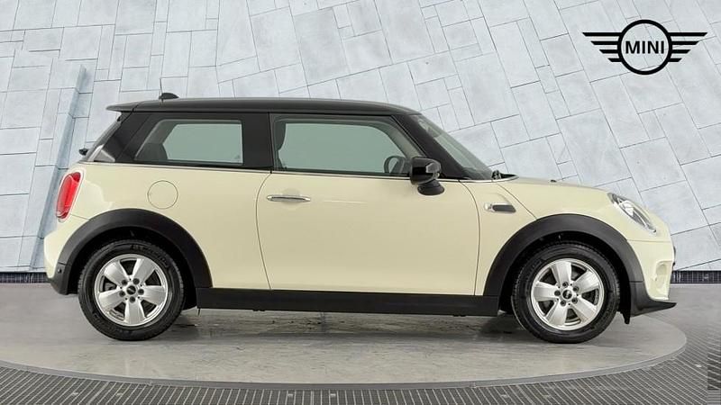 Used Mini Cooper Classic 134 HP (98 kW) 2020 White Hatchback