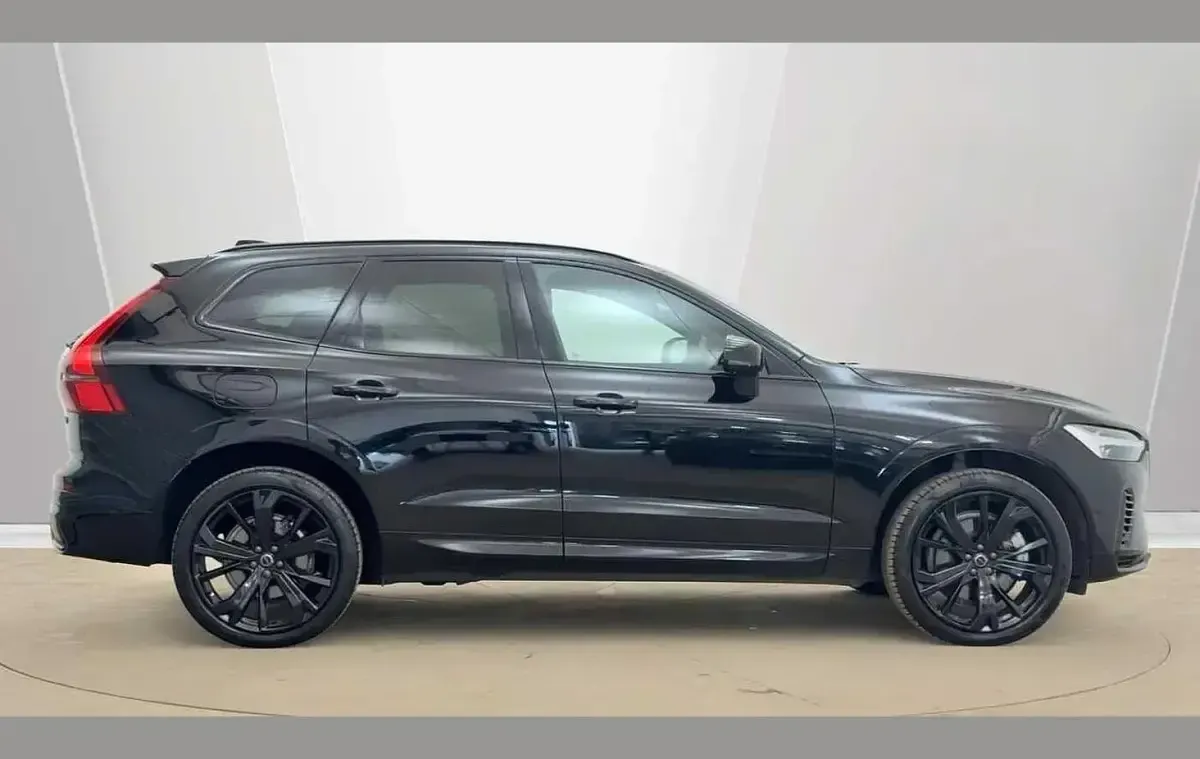 Used Volvo XC60 Plus 344 HP (253 kW) 2025 Black SUV
