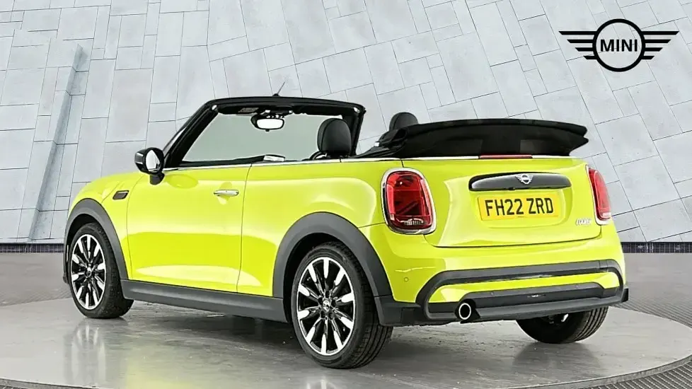 Usado Mini Cooper Exclusive 134 CV (98 kW) 2022 Amarillo Utilitario