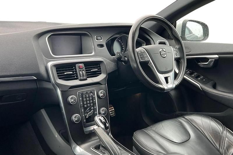 Used Volvo V40 R-Design 122 HP (89 kW) 2019 Black Hatchback