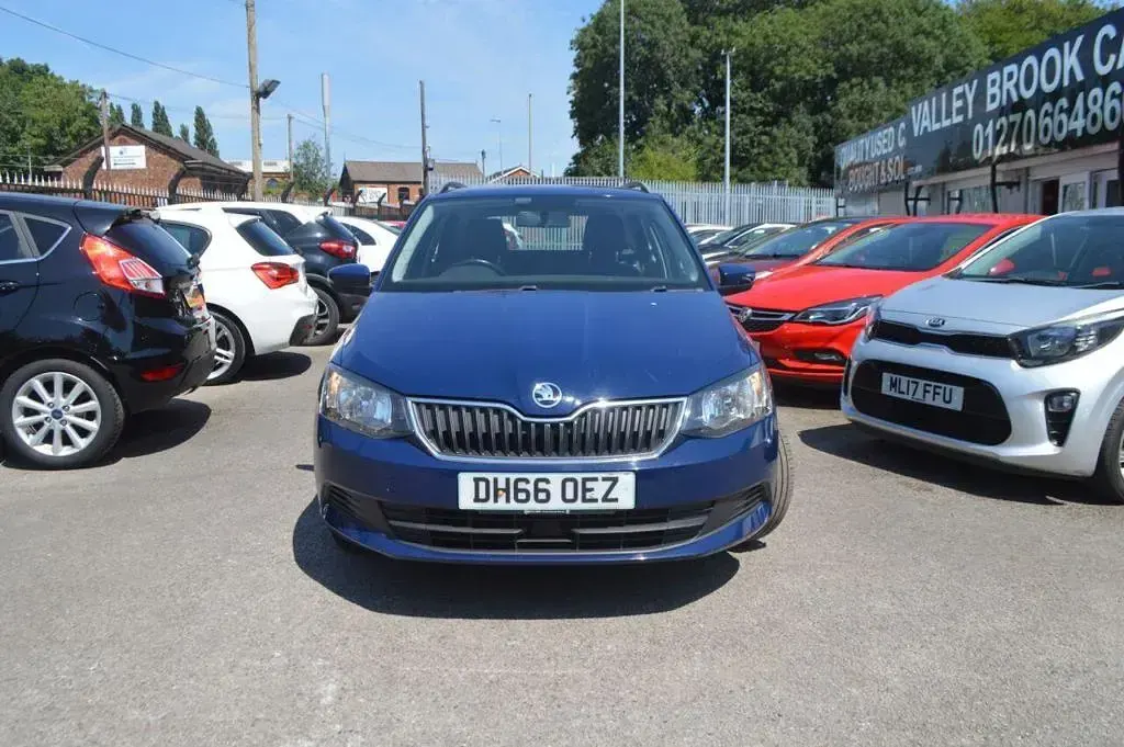 Used Skoda Fabia SE 90 HP (66 kW) 2017 Blue Estate