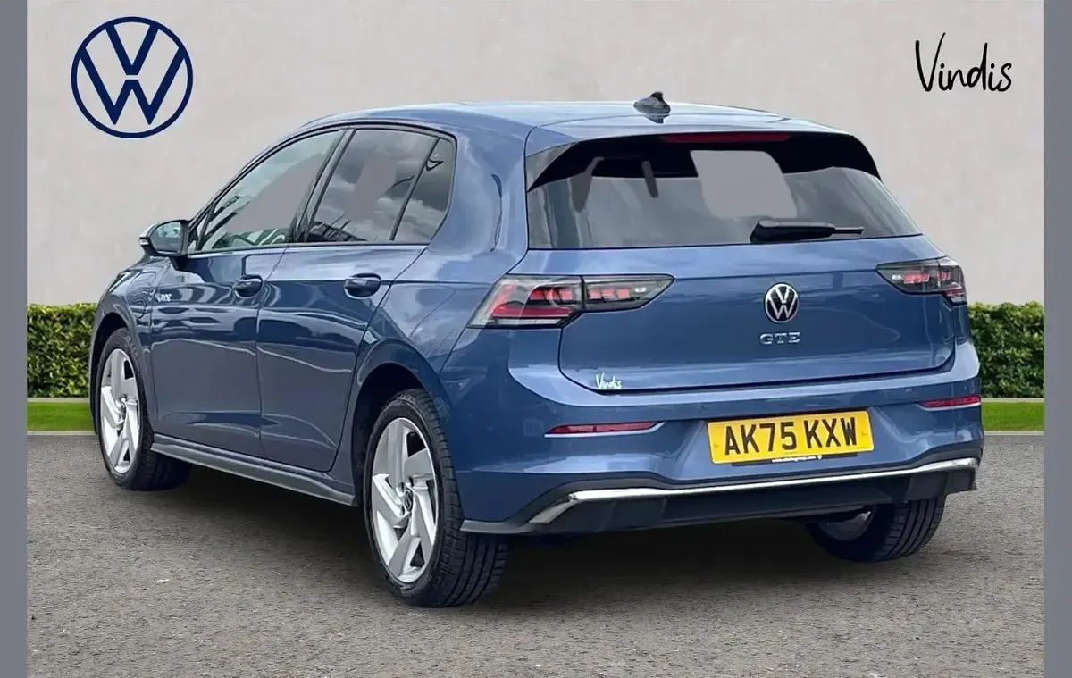 Used VW Golf VIII GTE 272 HP (200 kW) 2025 Blue Hatchback