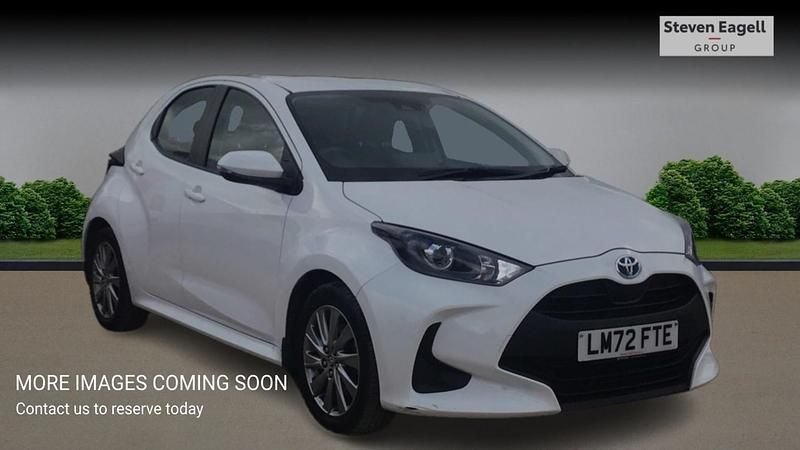 White Used 2022 Toyota Yaris Hybrid Hatchback | £14,671 (Fair price) - Image 1/4