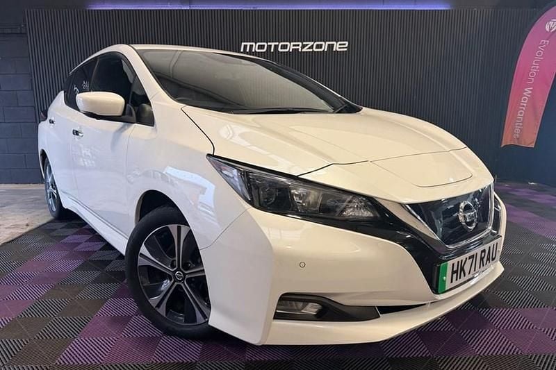 Used Nissan Leaf N-Connecta 110 kW (150 HP) 2022 White Hatchback