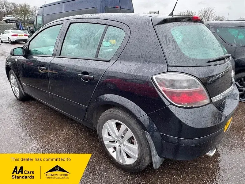 Używany Vauxhall Astra 115 KM (84 kW) 2010 Czarny Hatchback