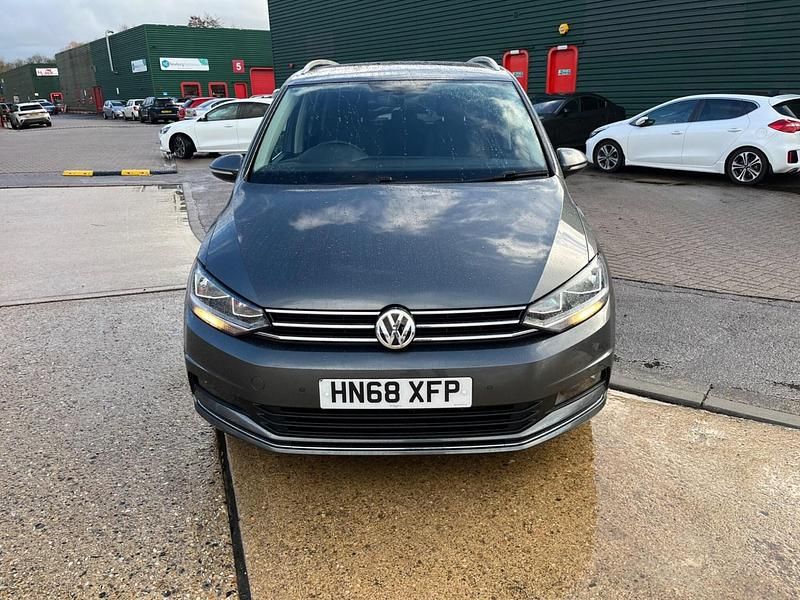 Begagnad VW Touran SEL 150 HK (110 kW) 2018 Grå Minibuss