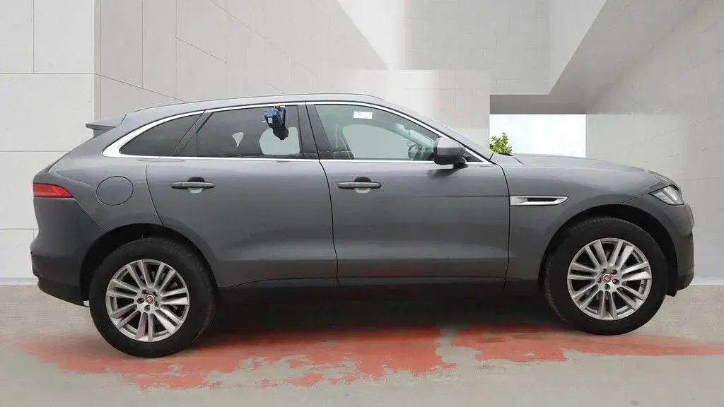 Used Jaguar F-Pace Portfolio 180 HP (132 kW) 2019 Grey SUV