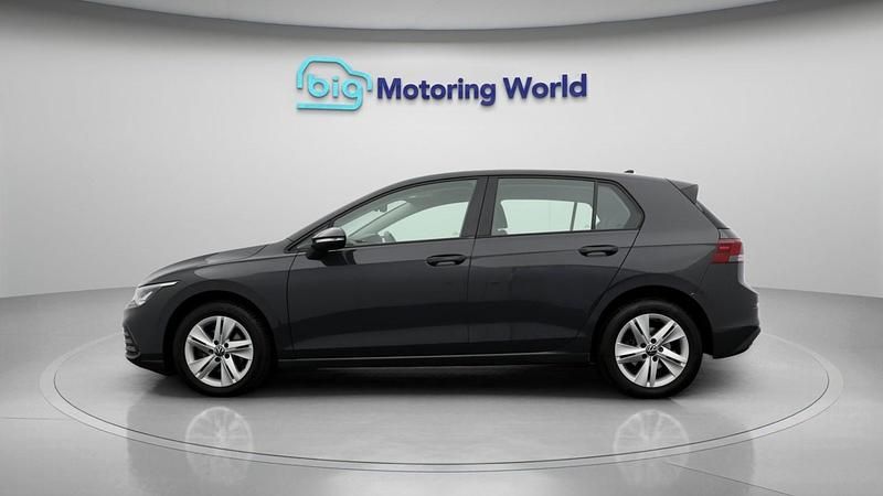 Second-hand VW Golf VIII Life 150 CP (110 kW) 2022 Gri Hatchback