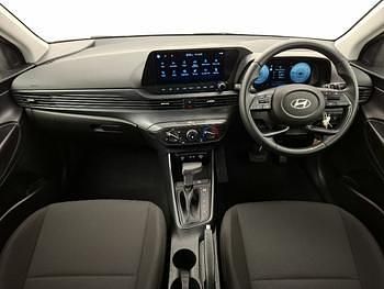 Used Hyundai i20 Advanced 100 HP (73 kW) 2024 White Hatchback