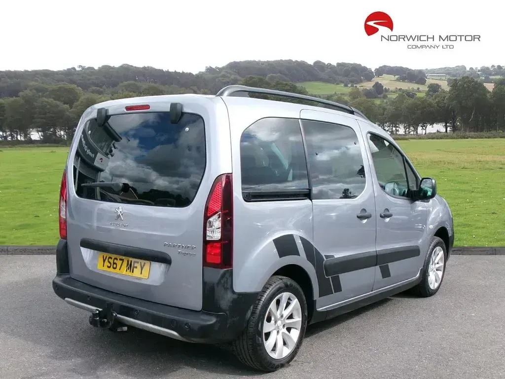 Used Peugeot Partner Tepee Outdoor 120 HP (88 kW) 2017 Grey MPV