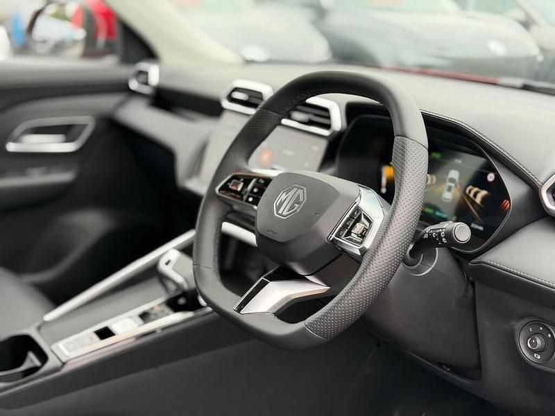 Used MG ZS Trophy 196 HP (144 kW) 2025 Dynamic red SUV