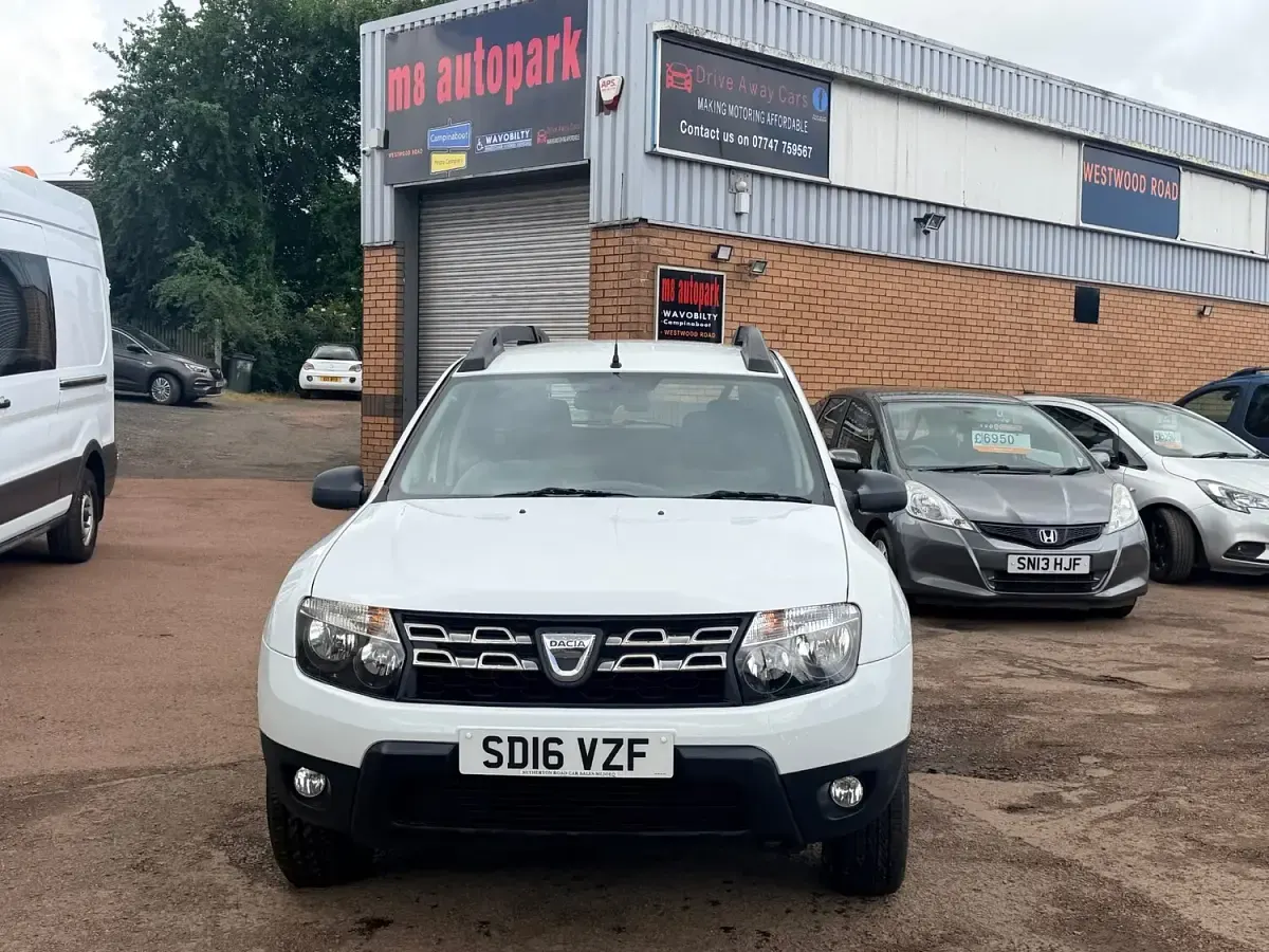 Used Dacia Duster Ambiance 110 HP (80 kW) 2016 White SUV