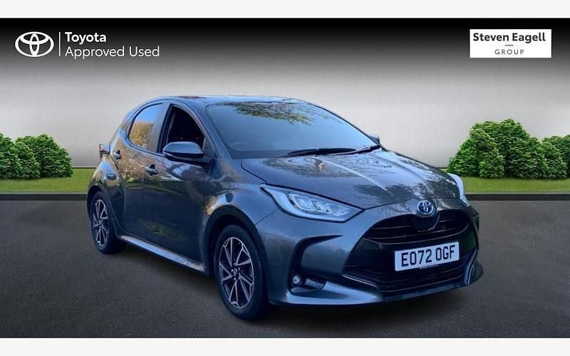 Used 2025 Toyota Yaris Hybrid Design Hatchback | £17,302 (Super price) - Image 1/4