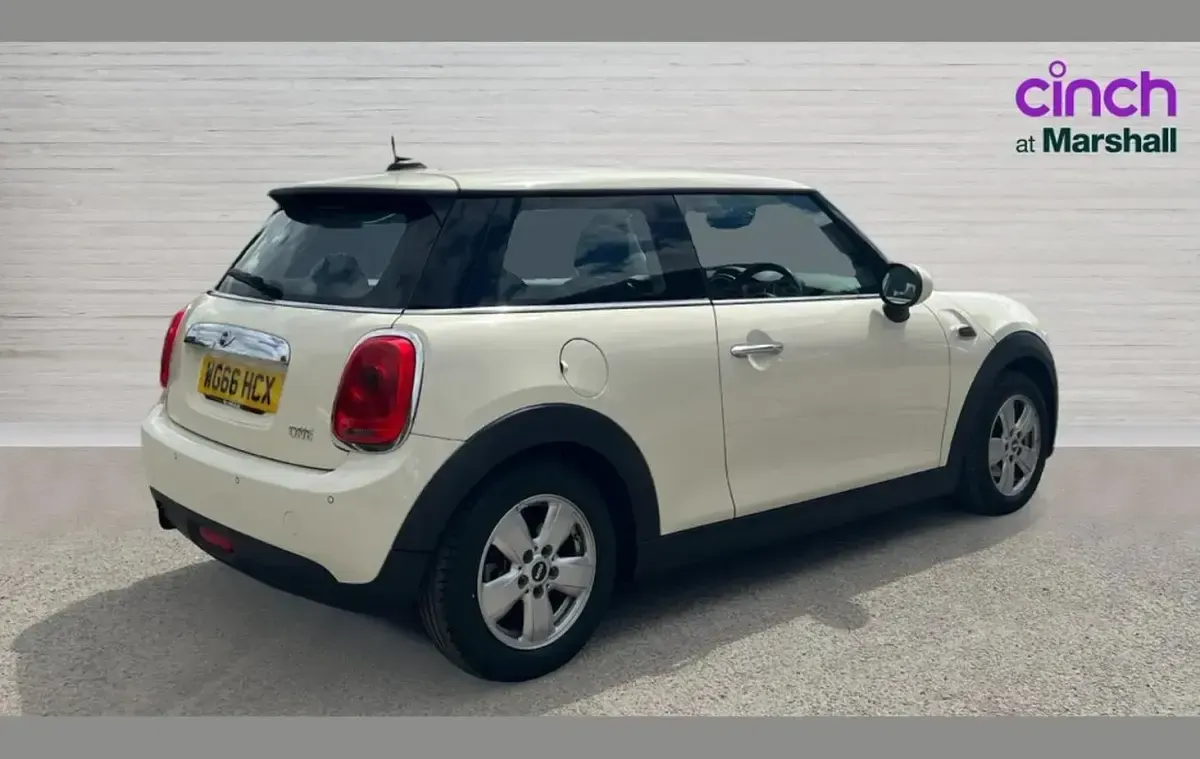 Used Mini ONE 101 HP (74 kW) 2016 White Hatchback